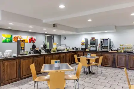 Quality Inn Branson - Hwy 76 Central - 16