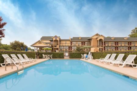 Baymont by Wyndham Sevierville Pigeon Forge - 8
