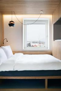 Radisson Blu, - 47