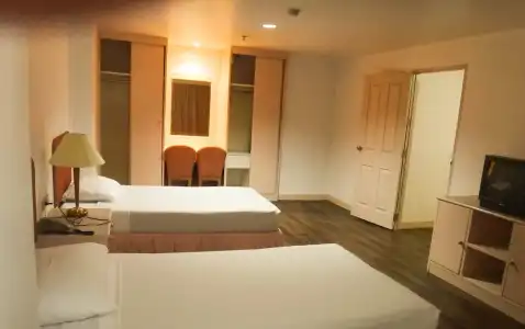 Lee Place - 5