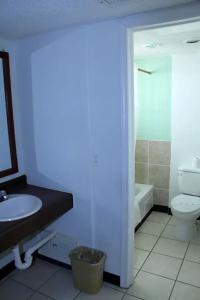 Superlodge Motel - 9