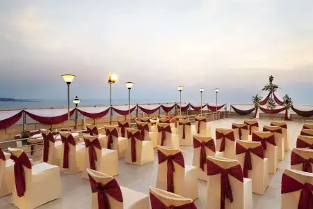Ramada Plaza by Wyndham Palm Grove - 15