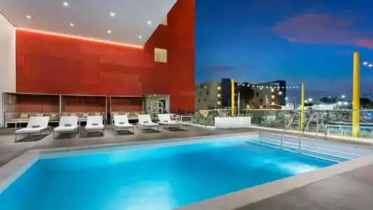 Courtyard by Marriott Santa Monica - 19