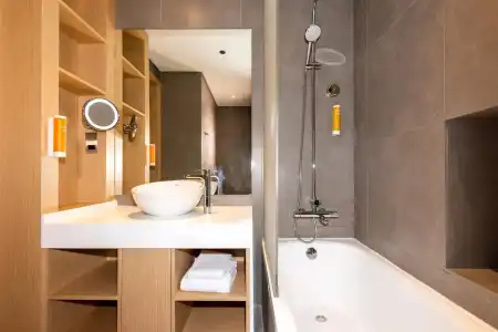 Premier Inn Dubai Dragon Mart - 9
