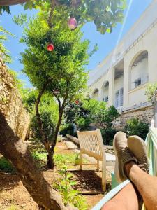Follow the Sun Boutique Hostel - Pool, Breakfast & Sea Views - 10