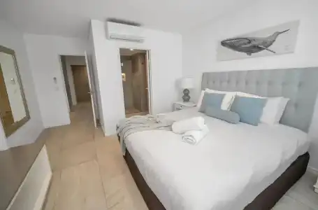 Bay Royal Apartments - 210
