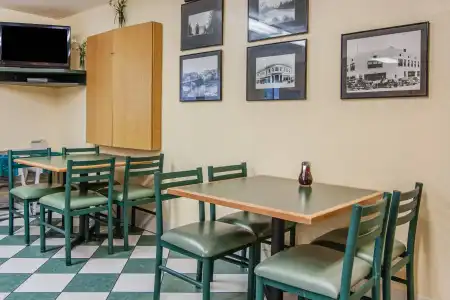 Quality Inn & Suites Medford Airport - 25