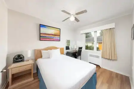 2400 Motel - 52
