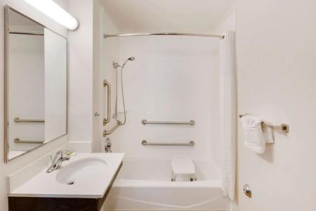 WoodSpring Suites Bakersfield East - 56