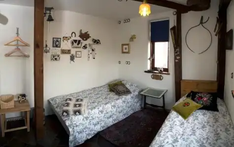 Raven's Bed and Breakfast - 42