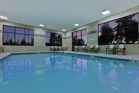 Hampton Inn & Suites Bend - 13