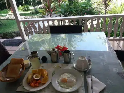 Beau Vallon Bungalows - 8