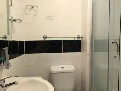 Primrose Guest House - 9