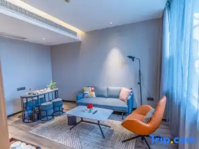 Tropic Towers Apartments - 115