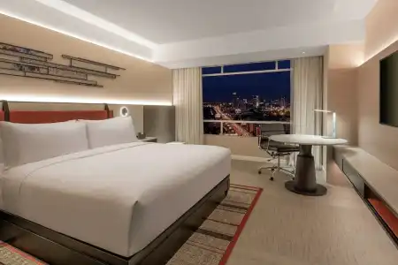 DoubleTree by Hilton Bangkok Ploenchit - 40
