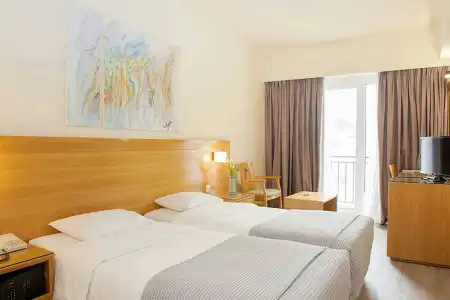 Athinais - 2