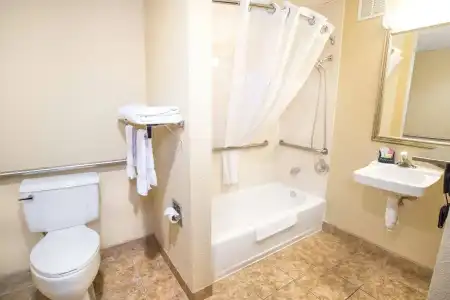 Barrington & Suites - 7