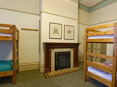 HI Sacramento Hostel - 1