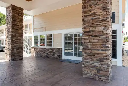 Rodeway Inn - 14