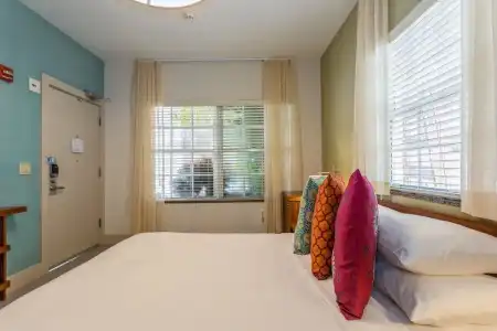 Kasa El Paseo Miami Beach - 100