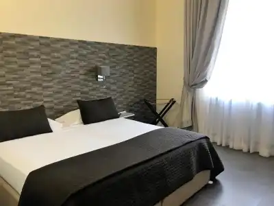 Piazza Carità - 100