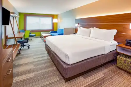 Holiday Inn Express & Suites Des Moines Downtown by IHG - 68