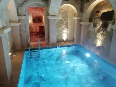 Solo Cave Suites - 44