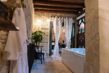 Oinou Strata - Adults Only - 67