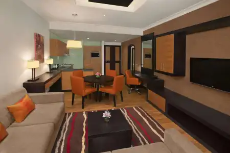 DoubleTree by Hilton & Residences Dubai Al Barsha - 47