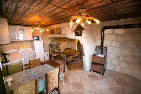 Kamelya Cave Hostel - 11