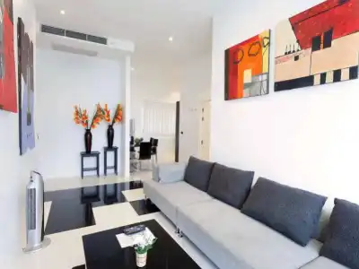 Sunset Plaza Apartment - 1