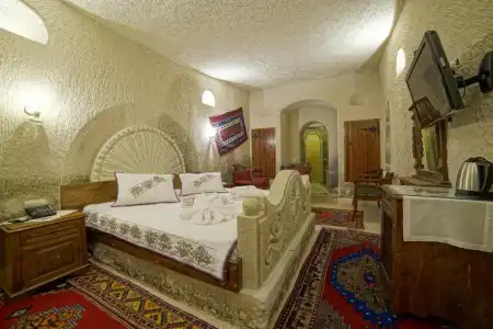 Safran Cave - 114