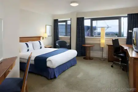 Holiday Inn Cardiff City Centre by IHG - 5