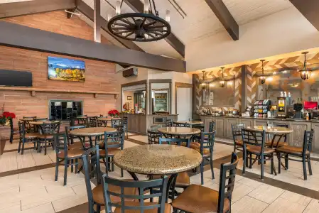 Best Western Plus Silver Saddle Inn - 27