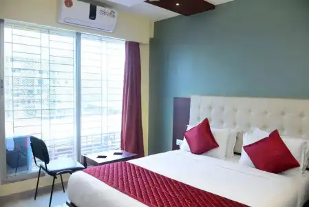 OYO 71452 Malad Grand - 0