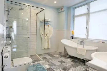 City Boutique Inn - 100