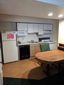 Hawthorn Extended Stay by Wyndham Green Bay - 30