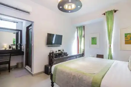 Mane Boutique & Spa - 28