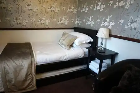 Lakeside Guest House - 5