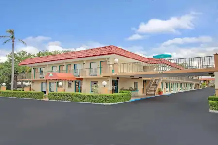 Days Inn by Wyndham Clearwater/Gulf to Bay - 10