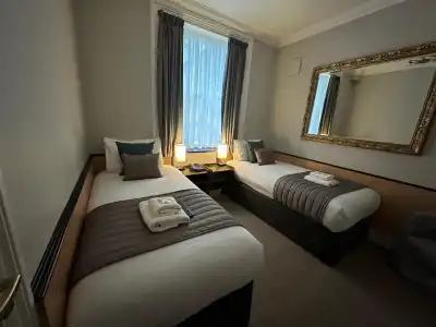 Tudor Court - 8