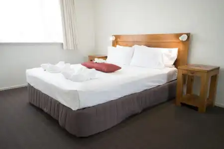 Beachside Holiday Apartments - 43