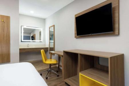 Days Inn by Wyndham Bakersfield - 27