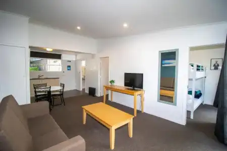 The Avenue - 28