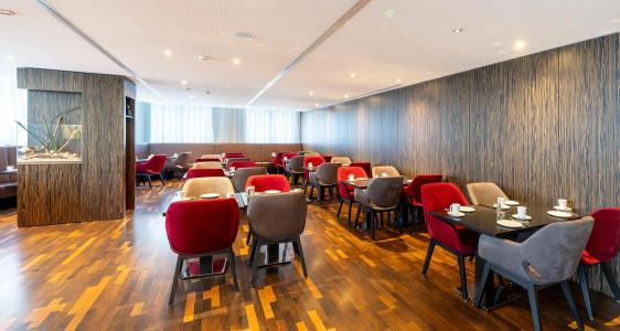 Plaza Premium Salzburg - 21