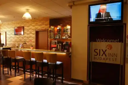 Six Inn - 27