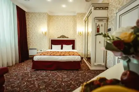 Royal De Paris - 55