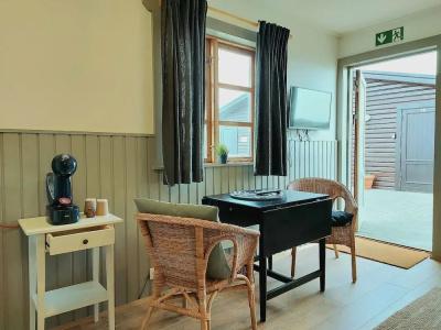 Riverfront Lodge - 18