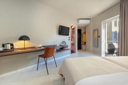 Hotel - 127