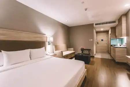 Adelphi Suites Bangkok - 195